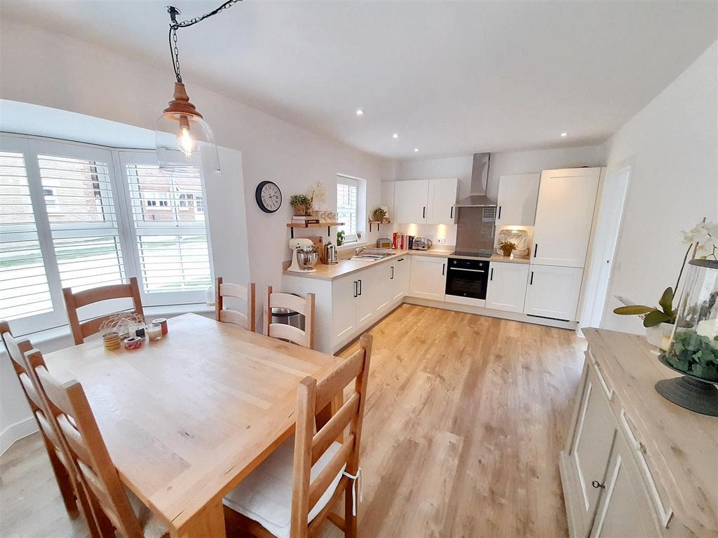 Kitchen / dining room