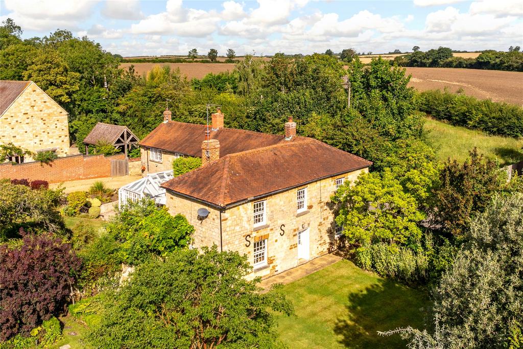 Blakesley Hill, Greens Norton... 5 bed detached house for sale £900,000