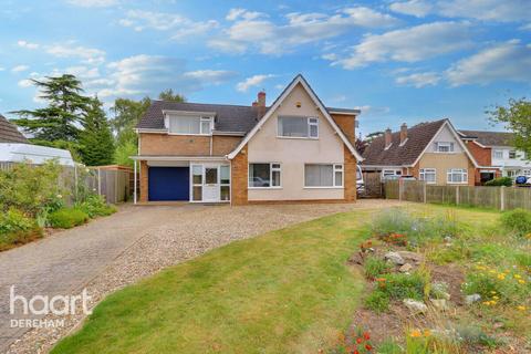 5 bedroom detached house for sale, Churchill Close, Watton