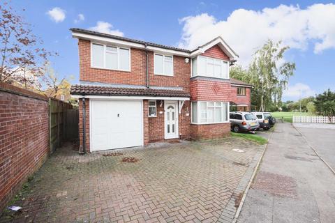 4 bedroom detached house to rent, Eddington Road, Bracknell RG12