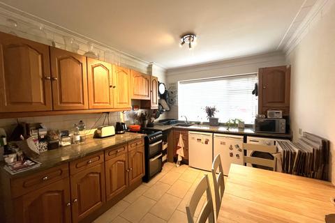 2 bedroom maisonette to rent, Westwood House, Abbey Park, Beckenham, BR3