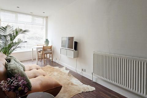 1 bedroom flat for sale, Coborn Road, London