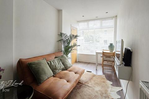 1 bedroom flat for sale, Coborn Road, London