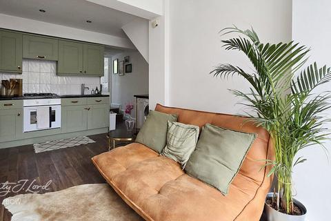 1 bedroom flat for sale, Coborn Road, London