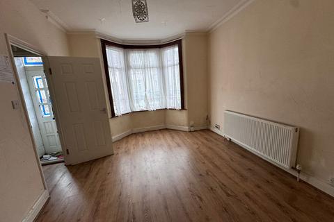 3 bedroom terraced house to rent, Mayville Road, Ilford IG1