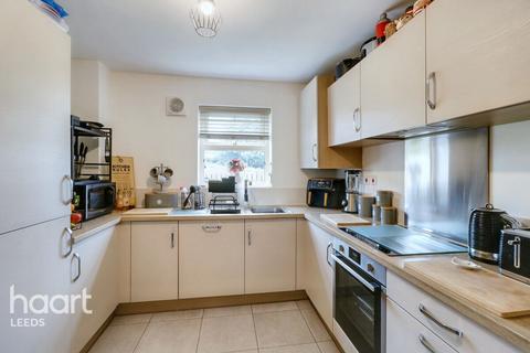 4 bedroom semi-detached house for sale, Cardwell Road, Leeds