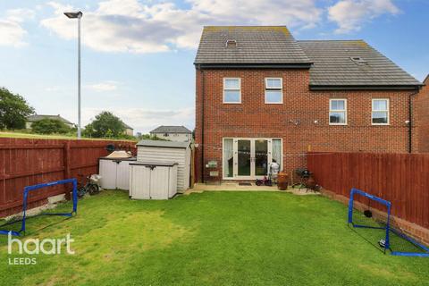 4 bedroom semi-detached house for sale, Cardwell Road, Leeds