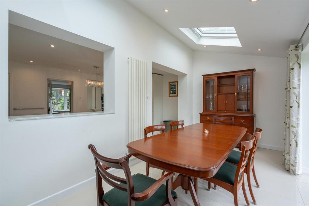 Extended rear dining room
