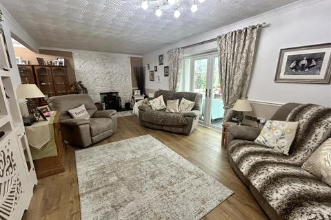 3 bedroom detached house for sale, Heol Cwmbach, Drefach, Llanelli