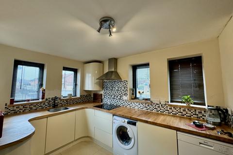 5 bedroom detached house for sale, Heathfield Square, Hull, HU3 5DS