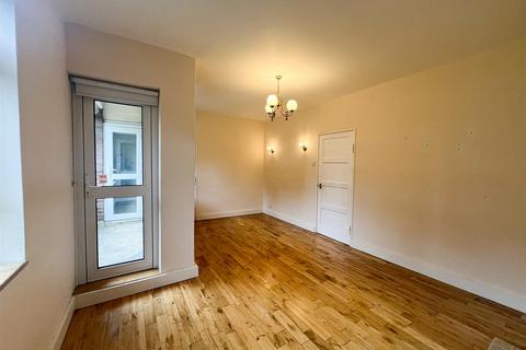 2 bedroom flat to rent, Budoch Drive, Ilford