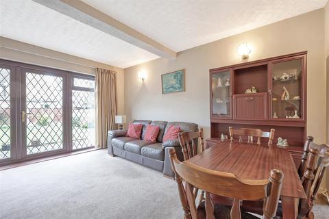 undefined, Karen Close, Brentwood