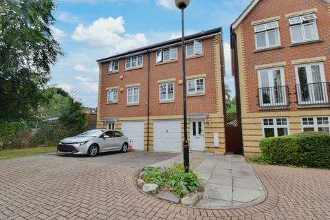 3 bedroom semi-detached house to rent, Grandfield Avenue, Hertfordshire WD17