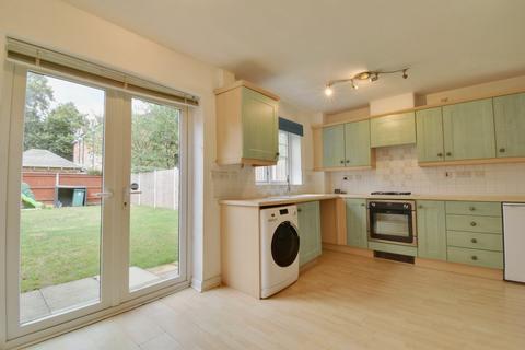 3 bedroom semi-detached house to rent, Grandfield Avenue, Hertfordshire WD17