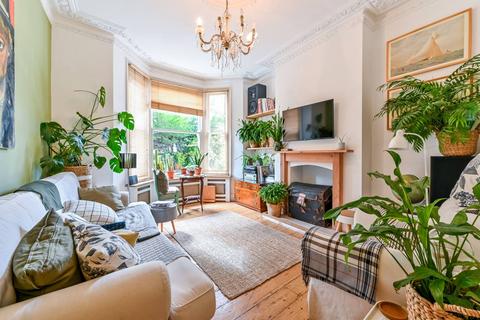 2 bedroom flat for sale, Monnery Road, Tufnell Park, London, N19