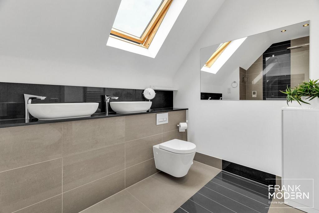 Bedroom One En-Suite