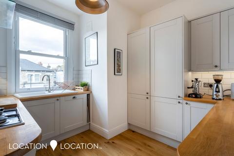 2 bedroom flat for sale, Bethune Road, London, N16