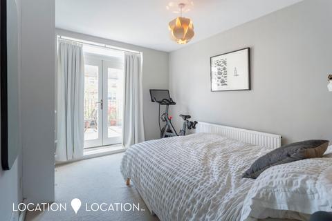 2 bedroom flat for sale, Bethune Road, London, N16