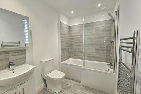 1 bedroom flat for sale, Tamara Court, 26 Gold Street, Tiverton, Devon, EX16