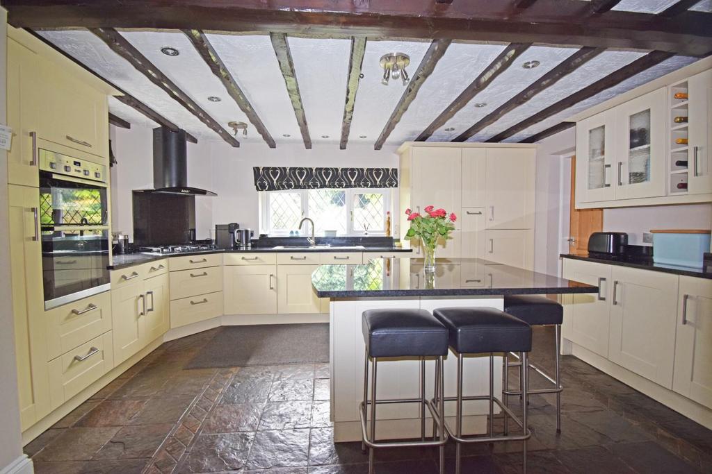 45 Fairfeild Road, kitchen a.jpg