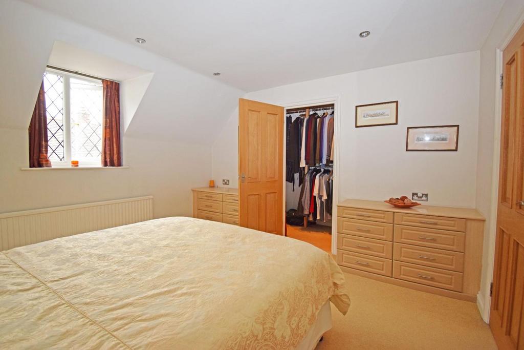 45 Fairfeild Road, bed 2b.jpg