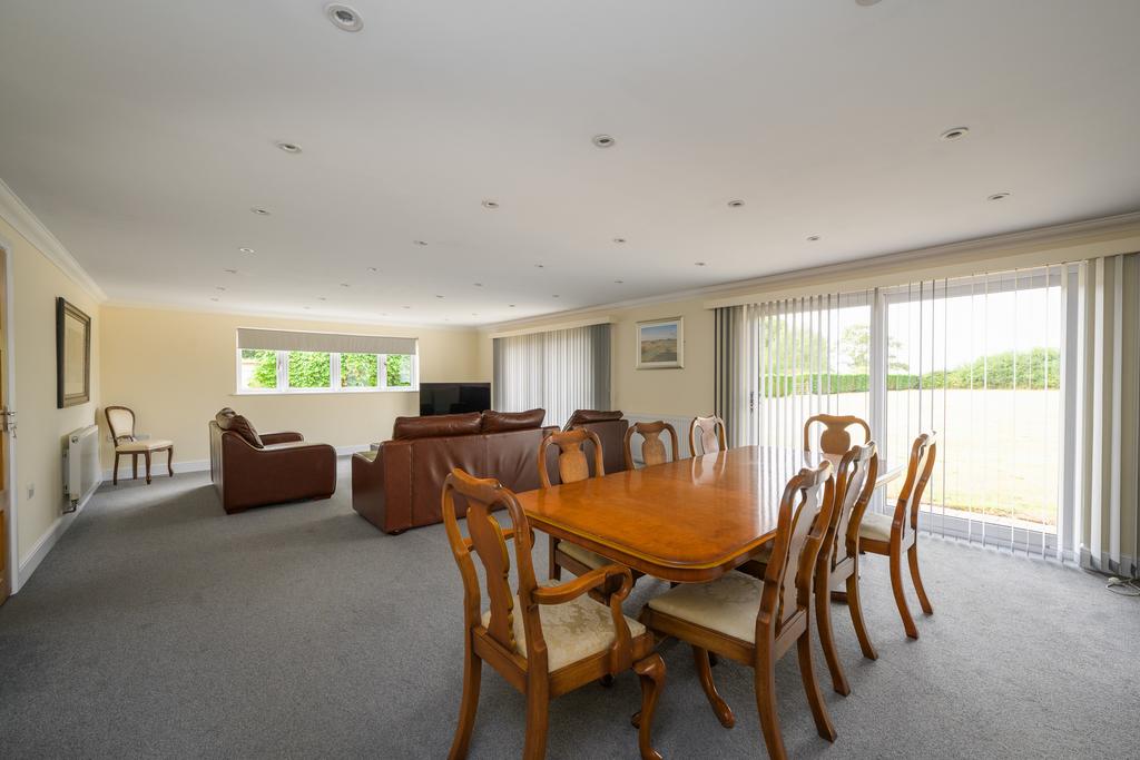 Sitting/Dining Room