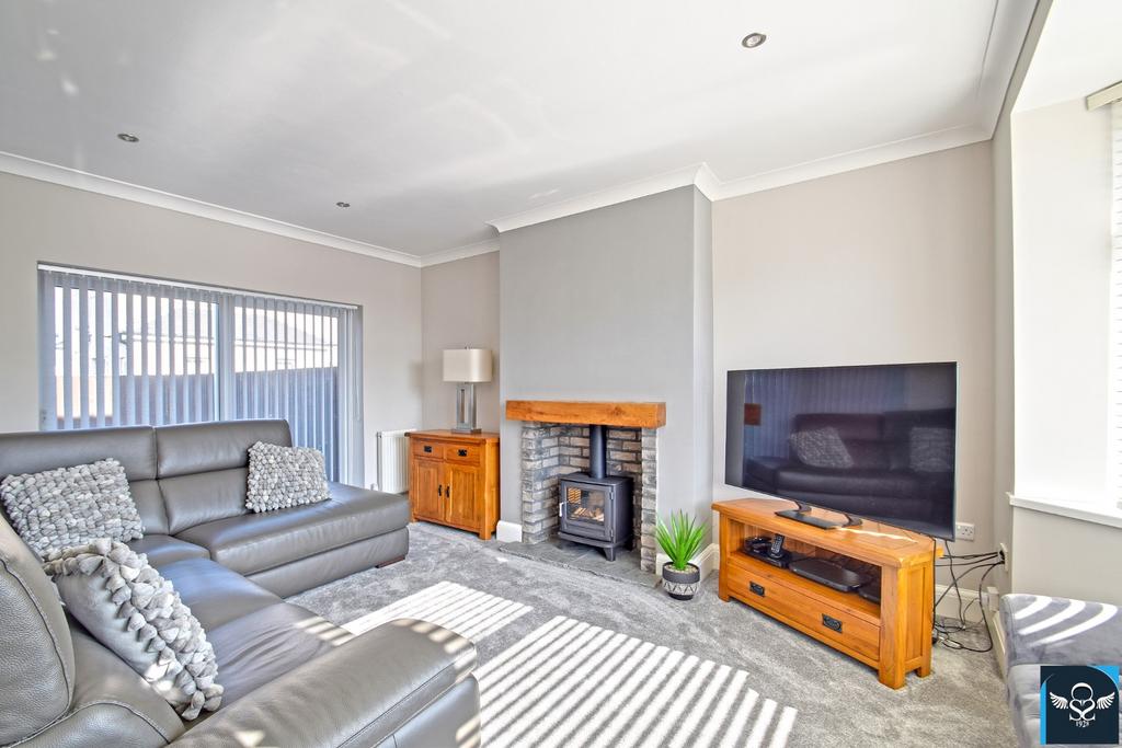 Red Lees Avenue, Cliviger 3 bed semidetached house for sale £280,000