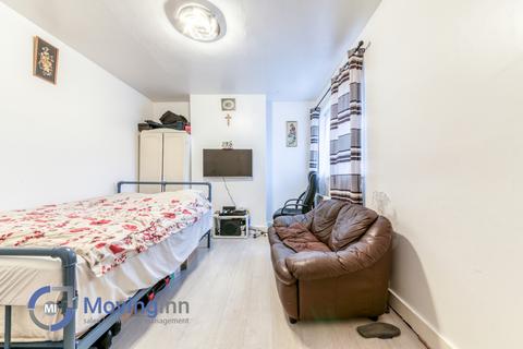 2 bedroom flat for sale, Elder Gardens, West Norwood, SE27