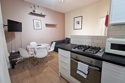 2 bedroom flat to rent, Fitzrovia, London W1T