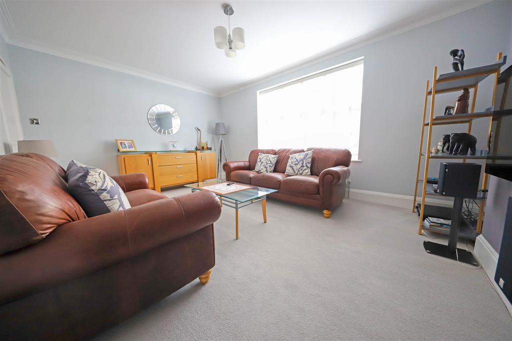 Nicholas james somerhill court bed living 4.jpg