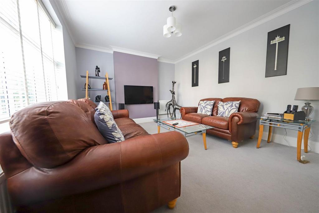 Nicholas james somerhill court bed living 1.jpg