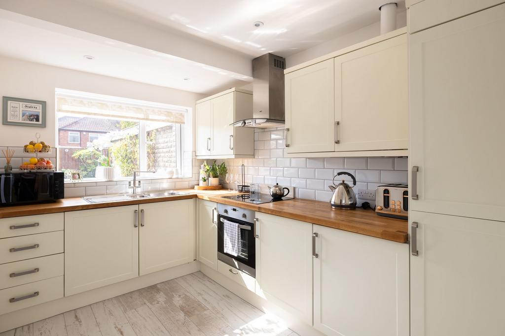 Anthea Drive, York, YO31 2 bed semidetached bungalow for sale £285,000