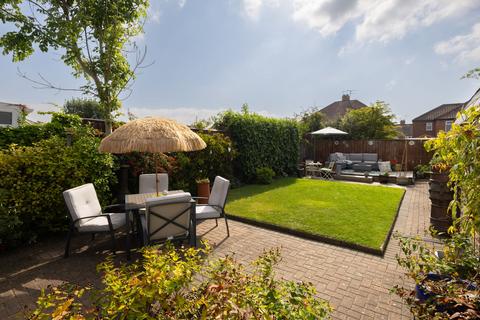 72 Anthea Drive, York, YO31 9DD
