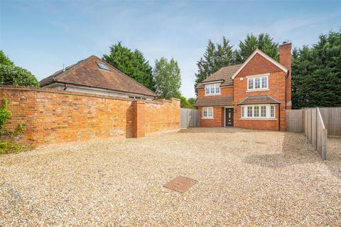 4 bedroom detached house to rent, North Street, Winkfield, Windsor