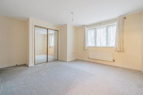 3 bedroom flat for sale, High Wycombe,  Train station,  Buckinghamshire,  HP13