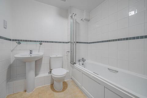 3 bedroom flat for sale, High Wycombe,  Train station,  Buckinghamshire,  HP13