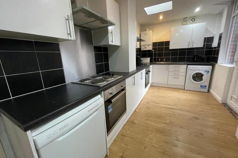 1 bedroom terraced house to rent, Headingley Mount, Headingley, Leeds LS6 3EW