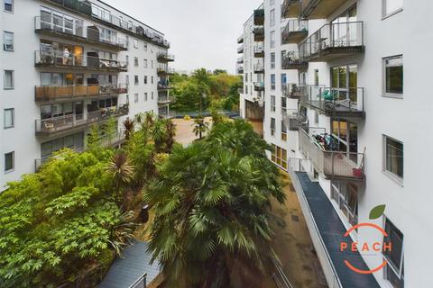 2 bedroom maisonette for sale, Wick Lane, London E3