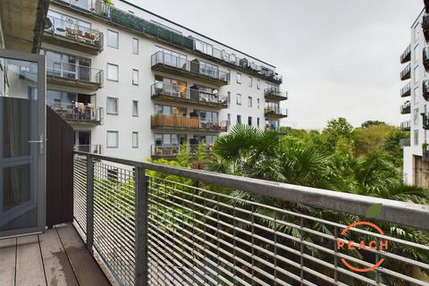 2 bedroom maisonette for sale, Wick Lane, London E3