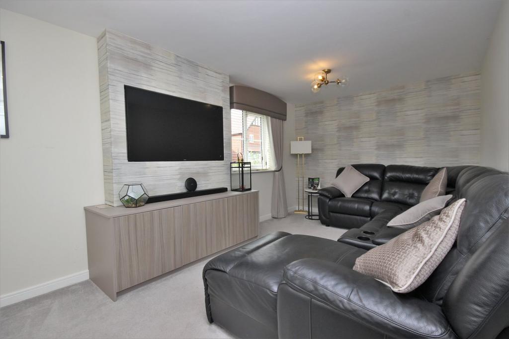 Woodford Drive, Widnes, WA8 3 bed detached house to rent £1,425 pcm