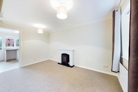 2 bedroom terraced house to rent, Leeson Road, Towcester, NN12