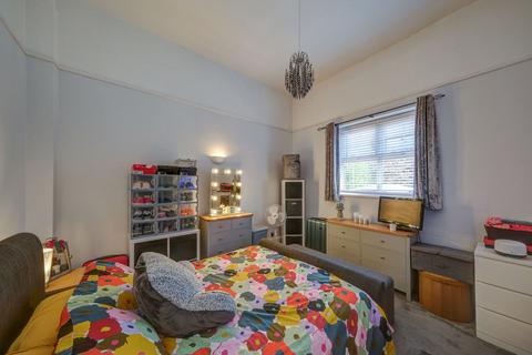 2 bedroom ground floor flat for sale, Grove Avenue, Lymm WA13