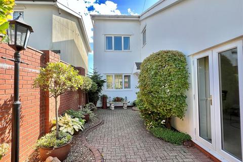 17 Castle Meadows, Coity, Bridgend, CF35 6DA