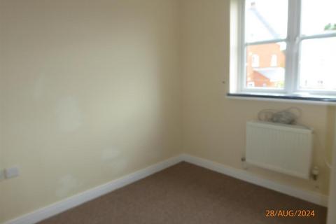 2 bedroom coach house to rent, St. James Way, Tiverton EX16