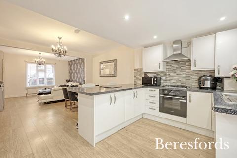 6 Aveley Road, Romford, RM1 4AB