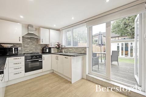 6 Aveley Road, Romford, RM1 4AB
