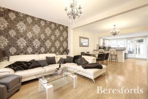 6 Aveley Road, Romford, RM1 4AB