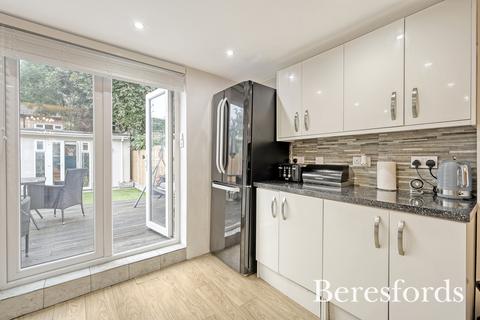 6 Aveley Road, Romford, RM1 4AB