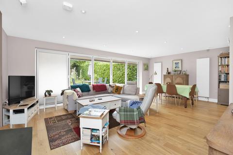 86 Leatherhead Road, Ashtead, KT21 2SY