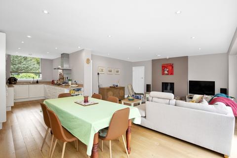 86 Leatherhead Road, Ashtead, KT21 2SY
